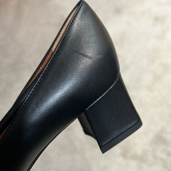 Shoes   - Picture 6 of 6